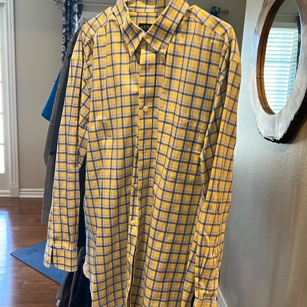Men’s or is button down yellow and blue pattern size xl